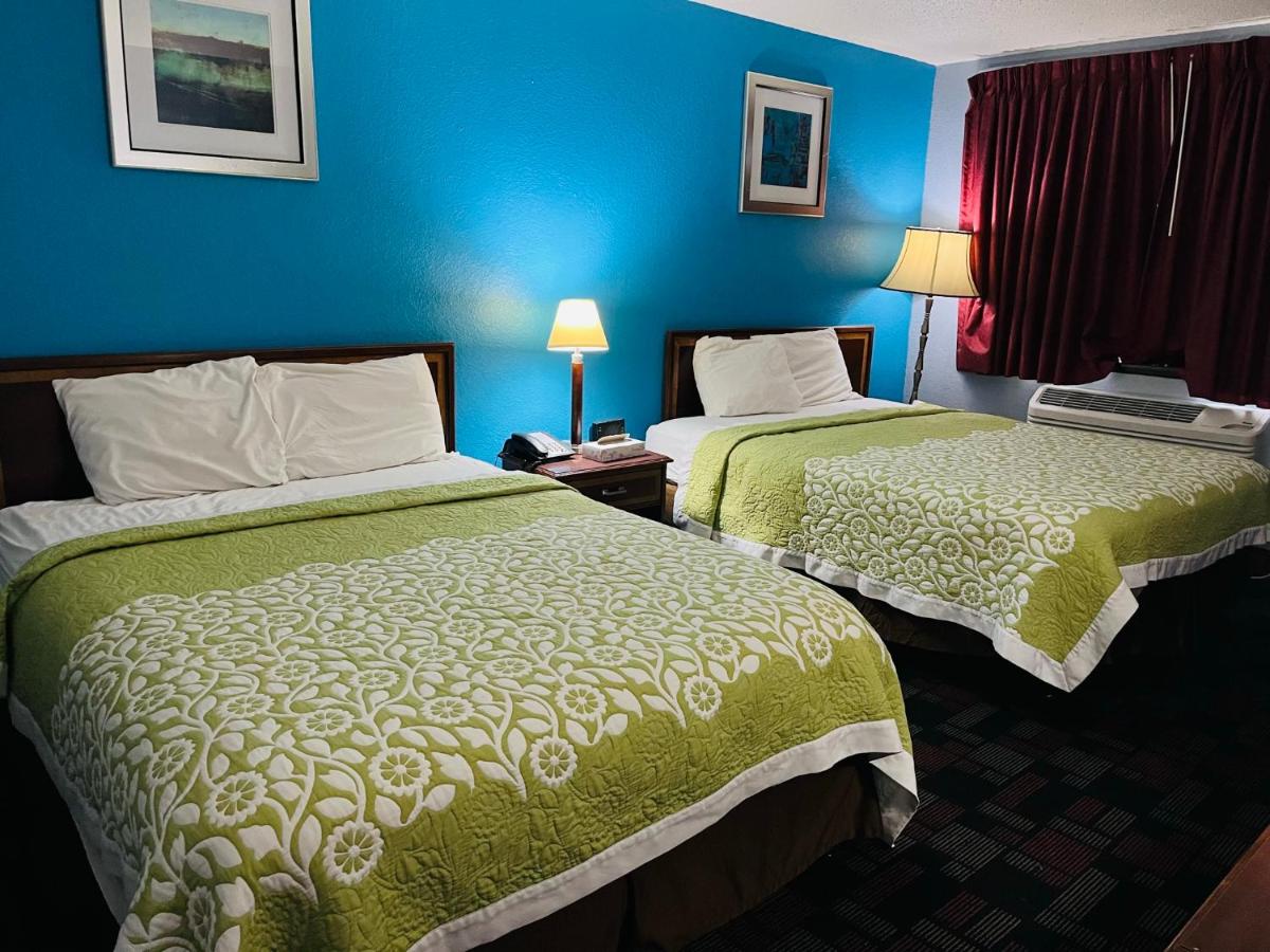 King Room - Disability Access/Non-Smoking at Rodeway Inn