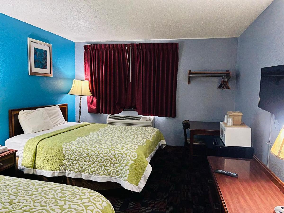 King Room - Disability Access/Non-Smoking at Rodeway Inn