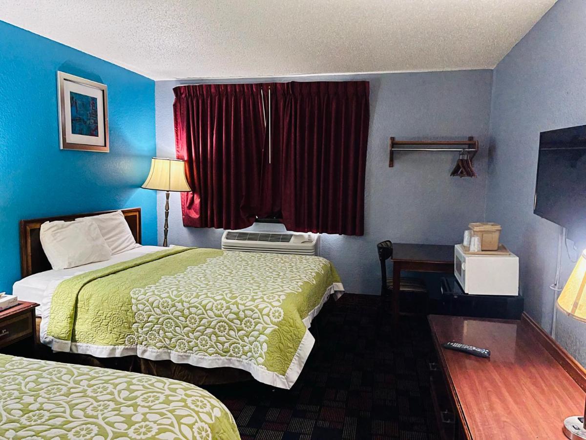 King Room - Disability Access/Non-Smoking at Rodeway Inn