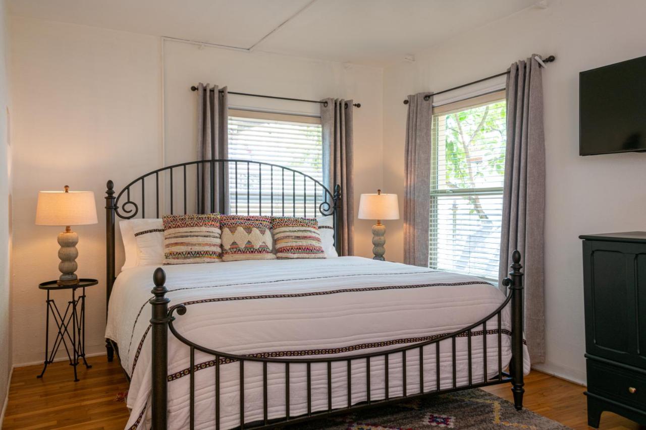 | Adobe Rose Inn