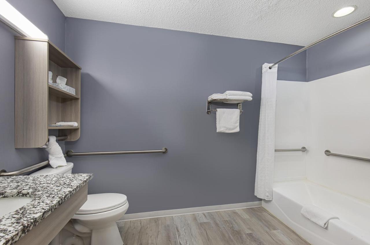 Queen Suite with Sofa Bed - Mobility Accessible/Non-Smoking at Microtel Inn by Wyndham Dry Ridge