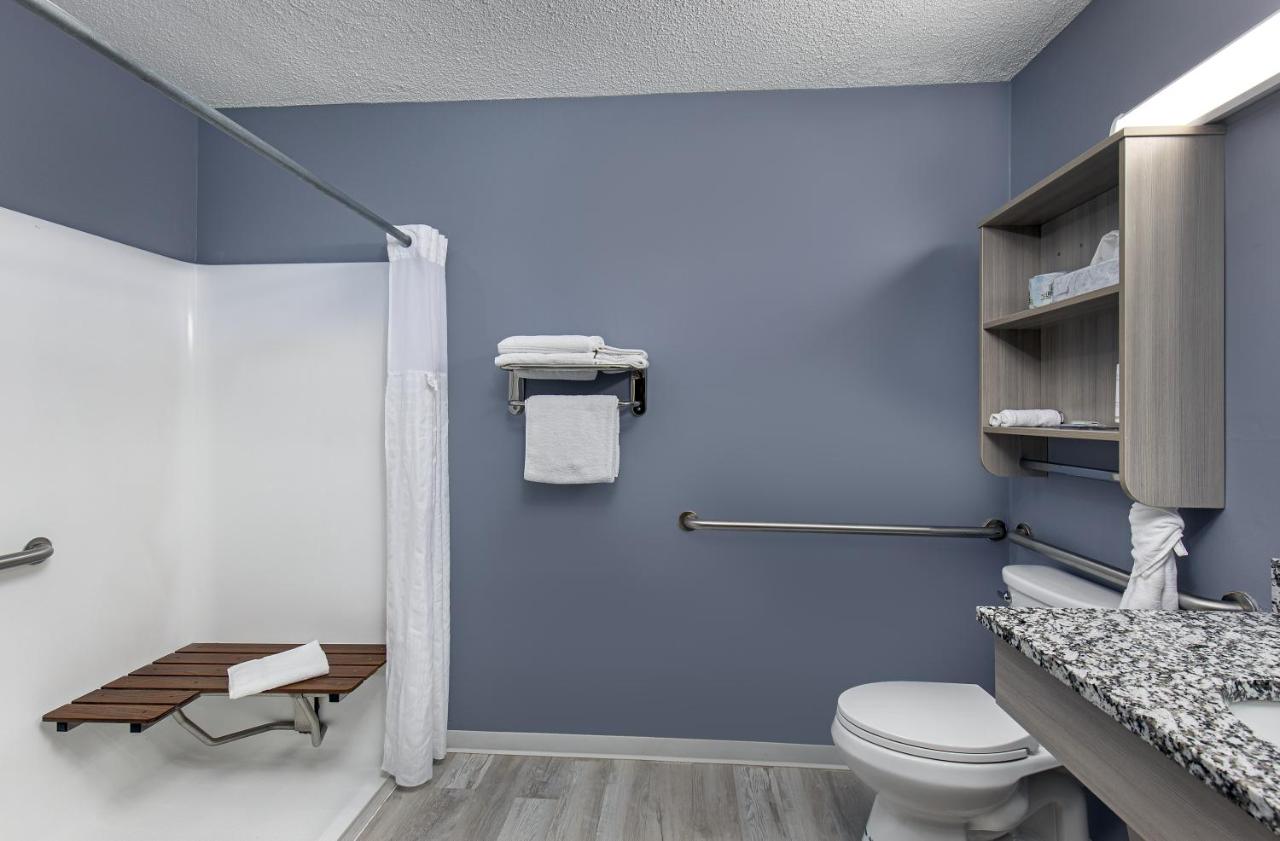 Queen Room with Roll-In Shower - Mobility Accessible/Non-Smoking at Microtel Inn by Wyndham Dry Ridge