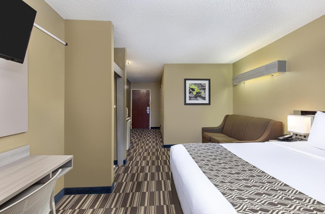 Queen Suite with Sofa Bed - Mobility Accessible/Non-Smoking at Microtel Inn by Wyndham Dry Ridge