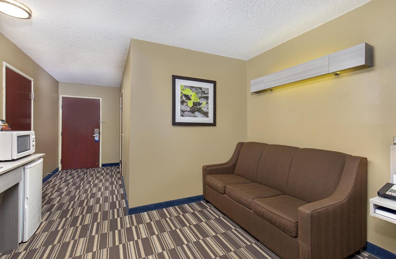 Queen Suite with Sofa Bed - Mobility Accessible/Non-Smoking at Microtel Inn by Wyndham Dry Ridge