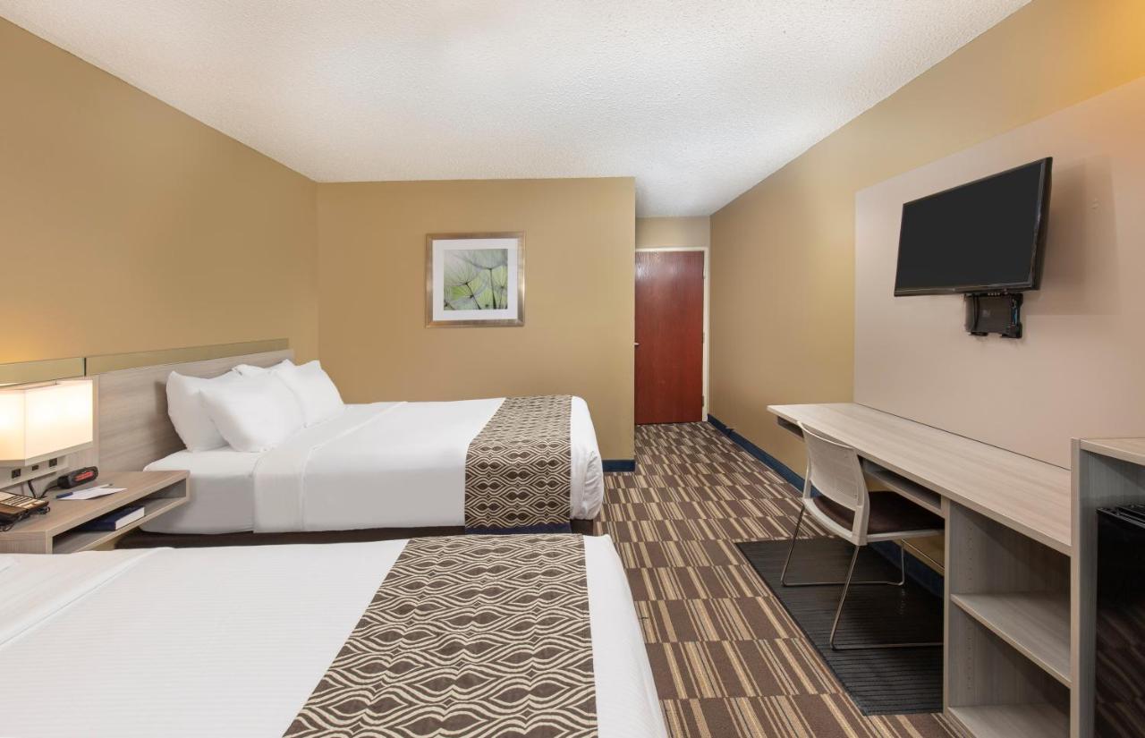 Queen Room with Two Queen Beds - Non-Smoking at Microtel Inn by Wyndham Dry Ridge
