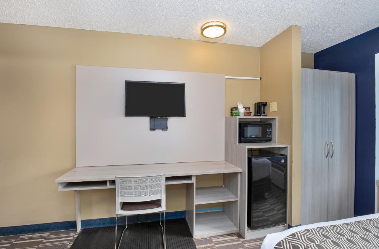 Queen Room with Two Queen Beds - Non-Smoking at Microtel Inn by Wyndham Dry Ridge
