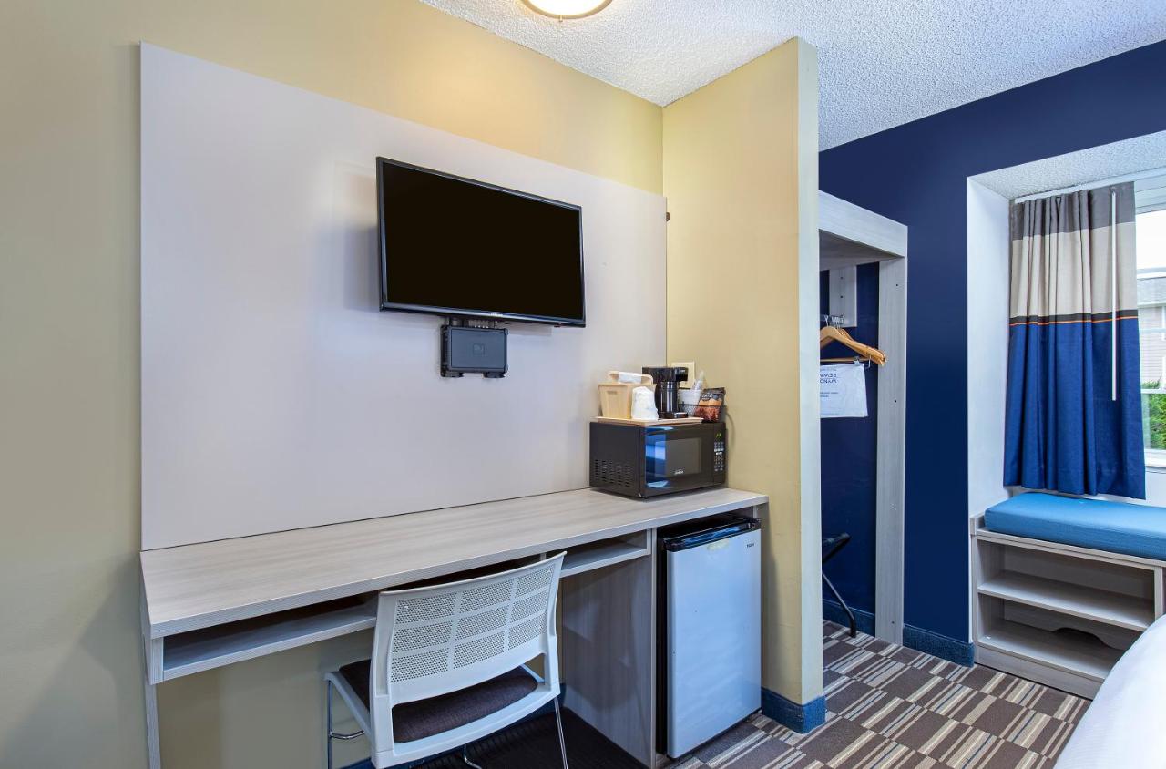 Queen Room with Roll-In Shower - Mobility Accessible/Non-Smoking at Microtel Inn by Wyndham Dry Ridge