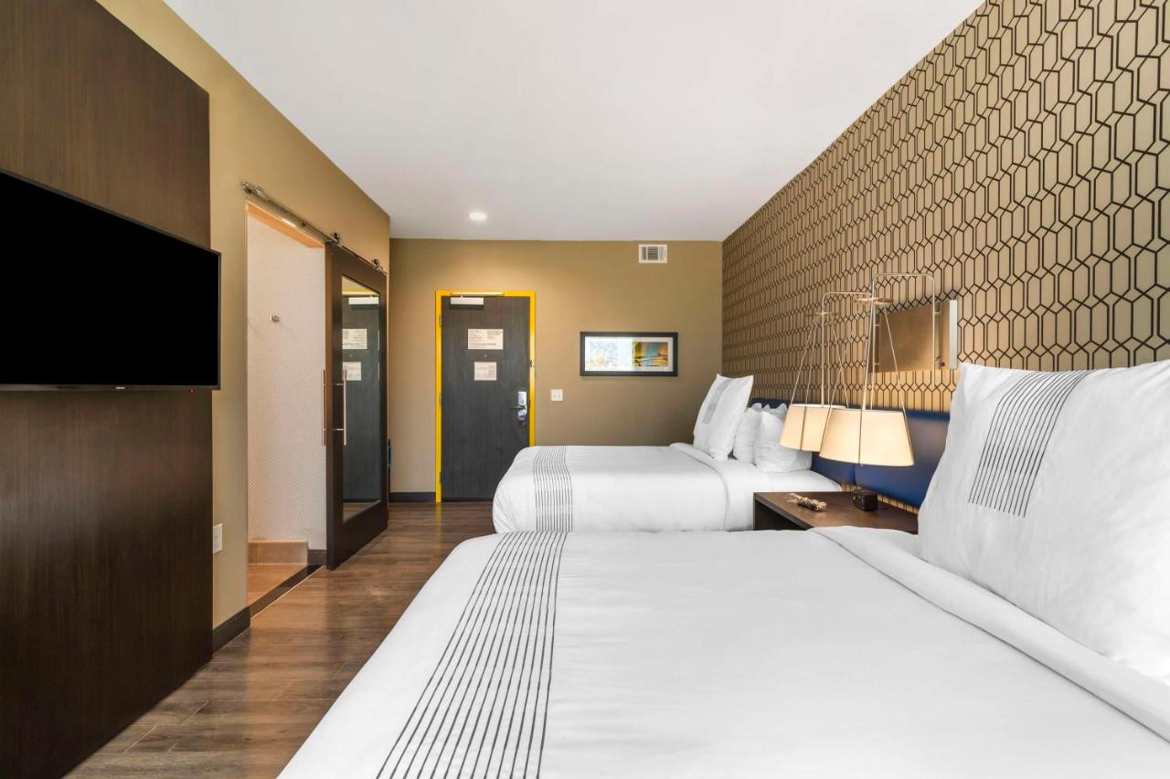 Queen Room with Two Queen Beds at Glō Best Western Pooler - Savannah Airport Hotel