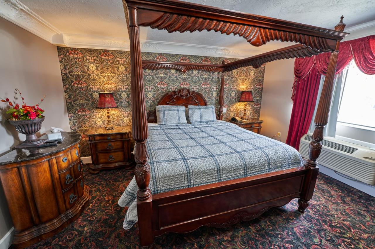 | Hyannis Plaza Hotel