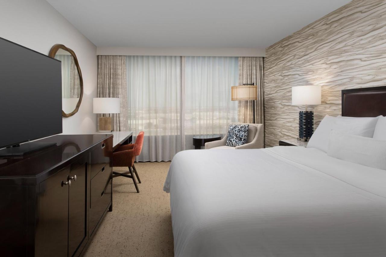 Guest Room, 1 King at The Westin Dallas Fort Worth Airport