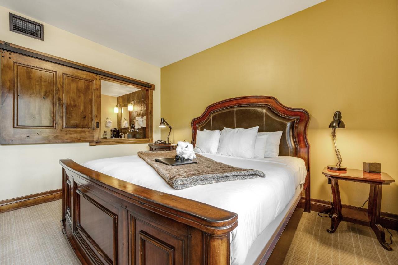 King Room at White Buffalo Club