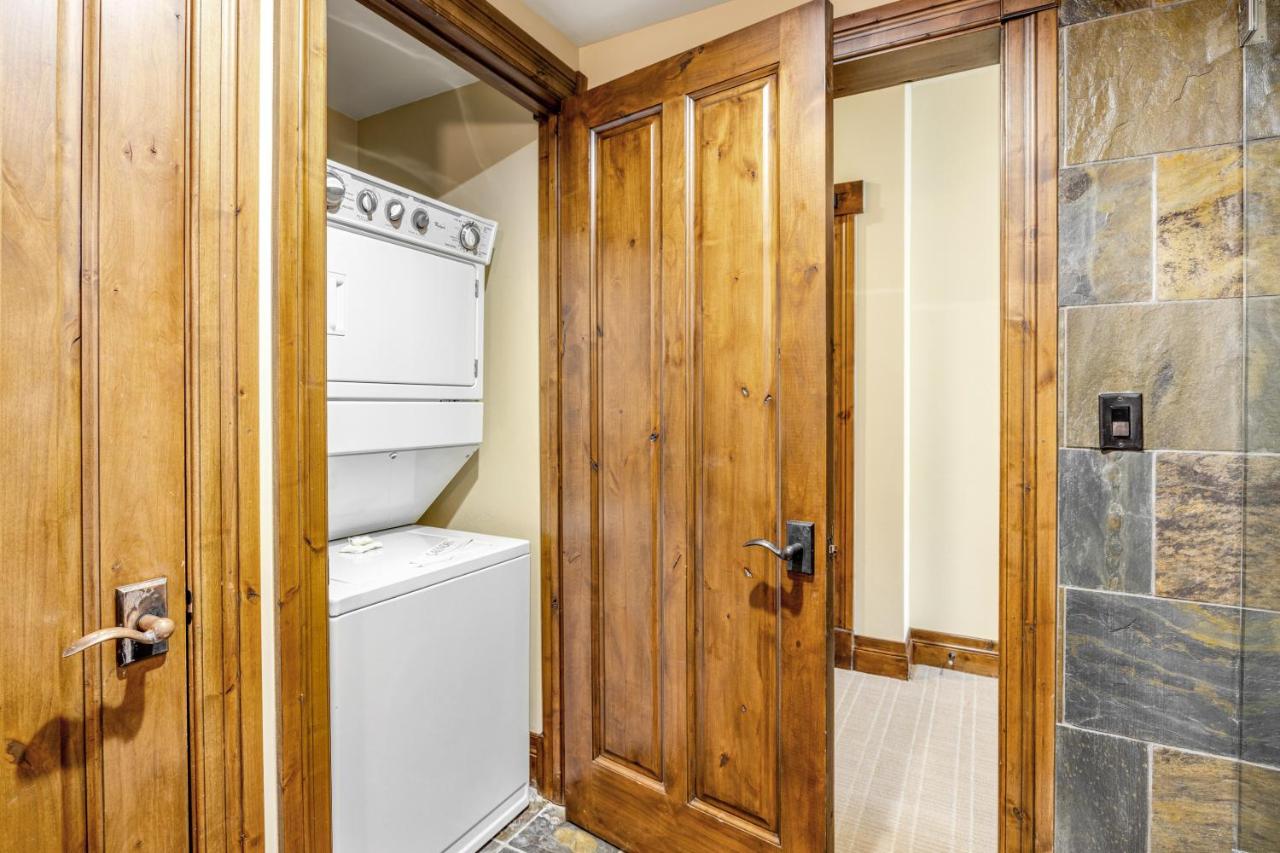 King Room with Two King Beds at White Buffalo Club