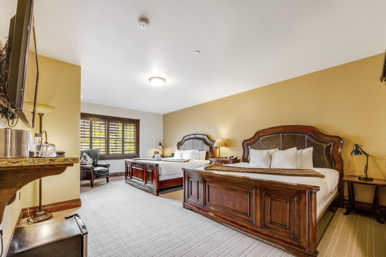 King Room with Two King Beds at White Buffalo Club