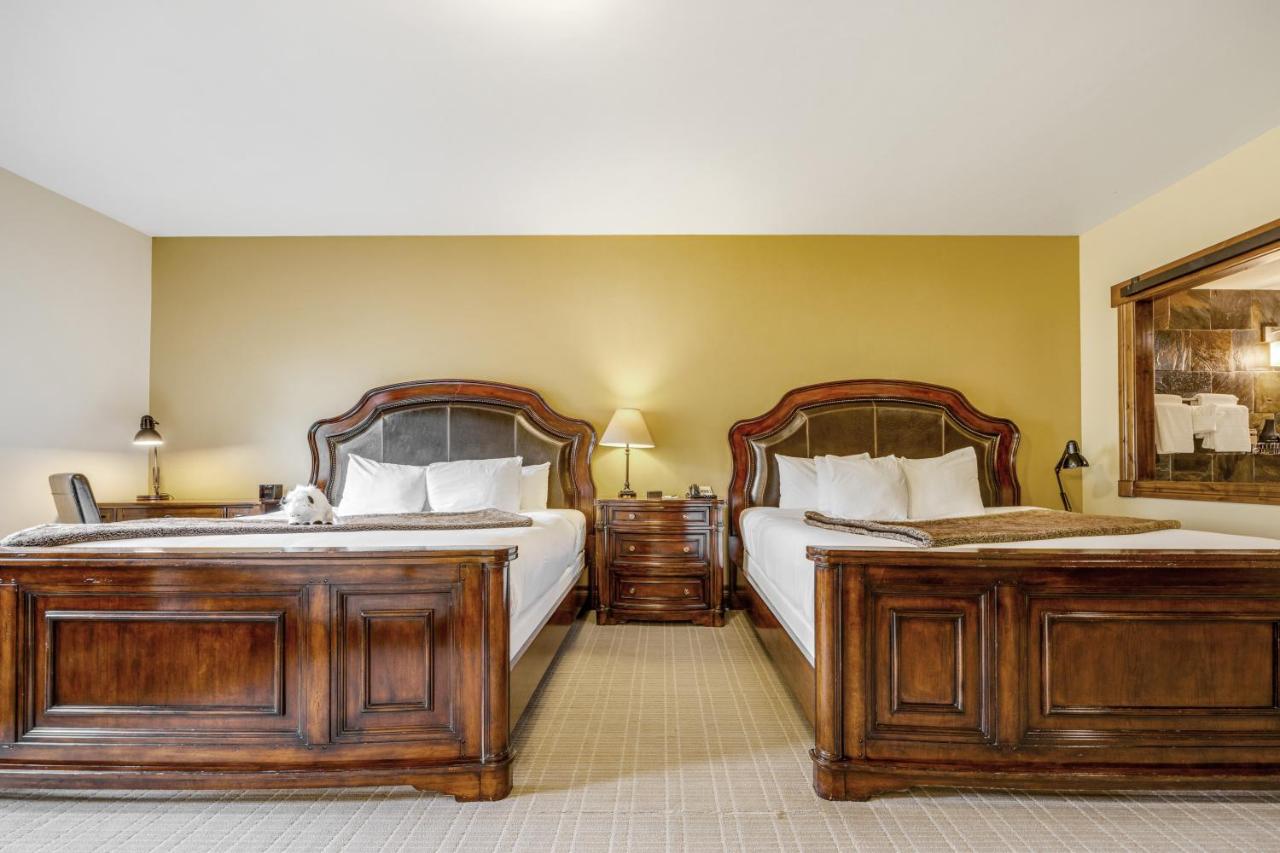 King Room with Two King Beds at White Buffalo Club