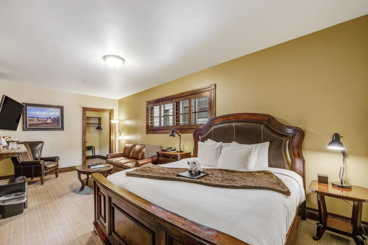 Deluxe King Suite at White Buffalo Club