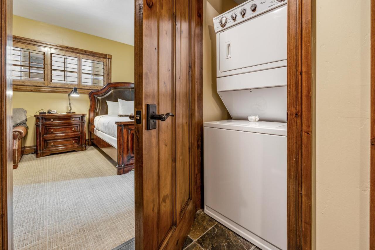 Deluxe King Suite at White Buffalo Club