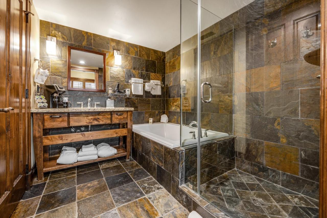 Deluxe King Suite at White Buffalo Club