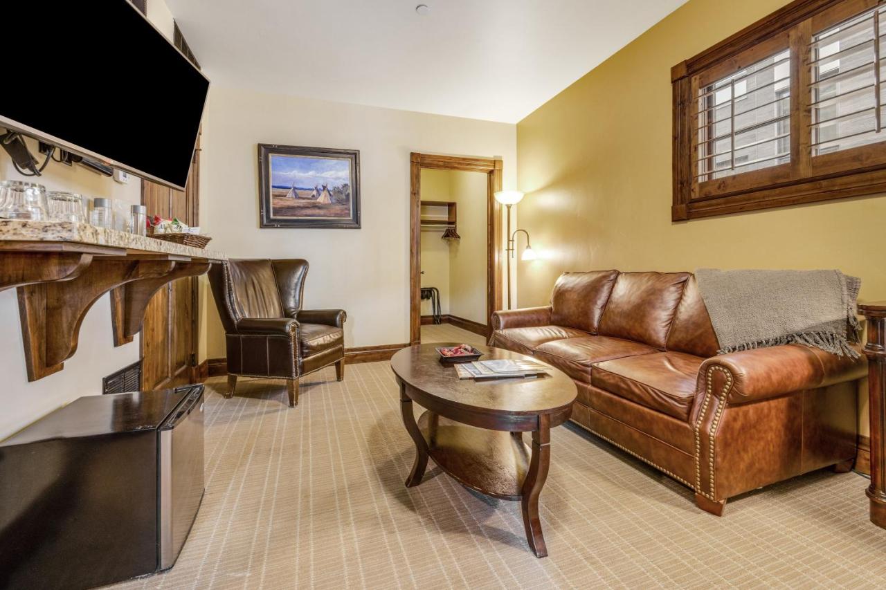 Deluxe King Suite at White Buffalo Club