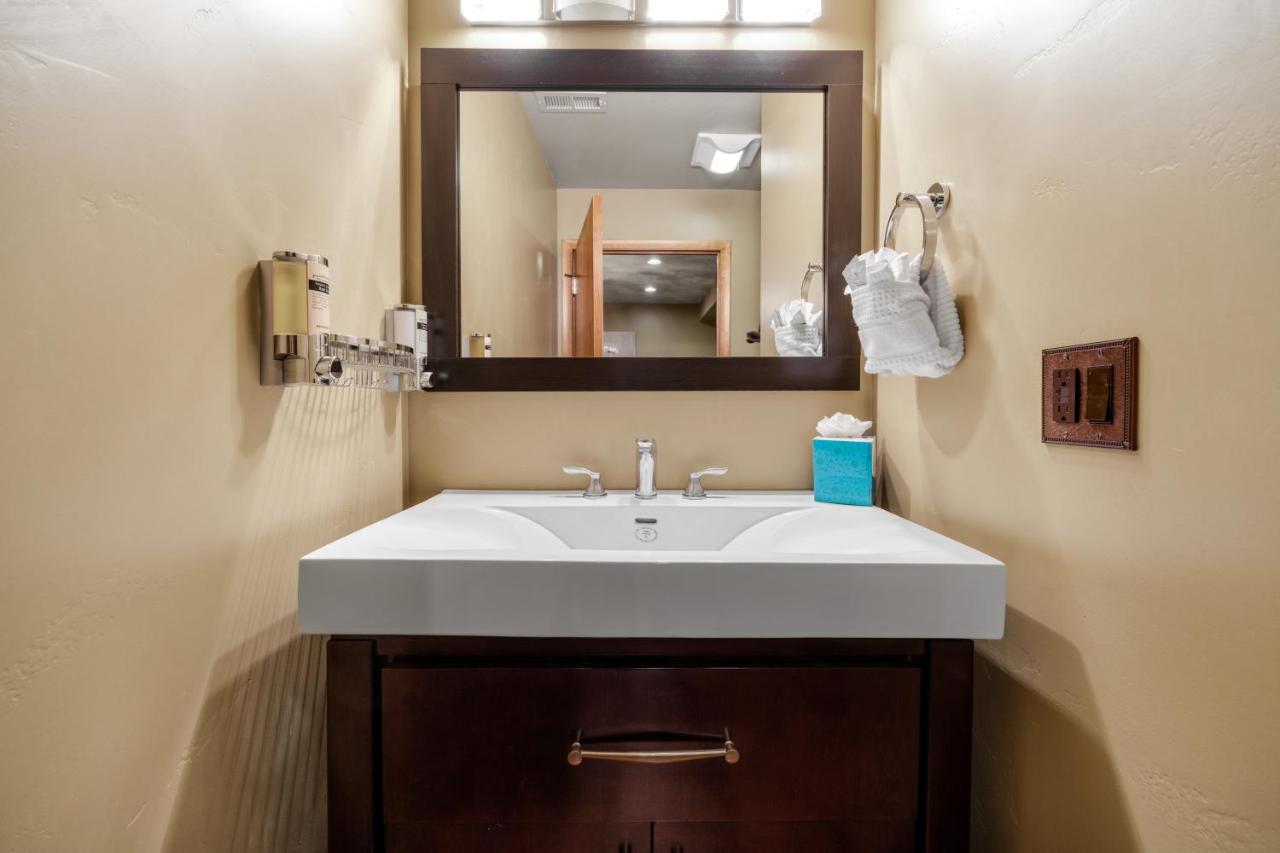 Three Bedroom Penthouse at White Buffalo Club