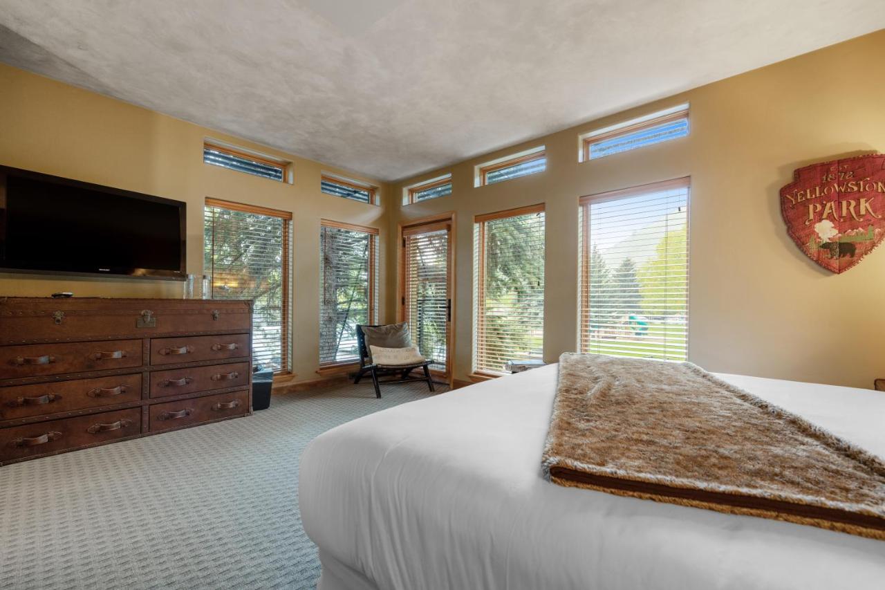 Three Bedroom Penthouse at White Buffalo Club