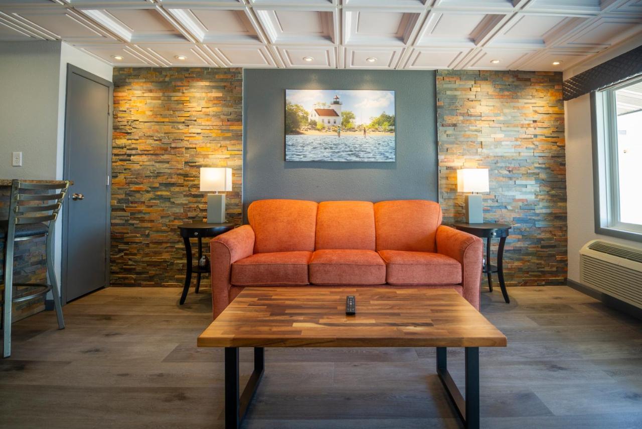 | Terrace Bay Hotel