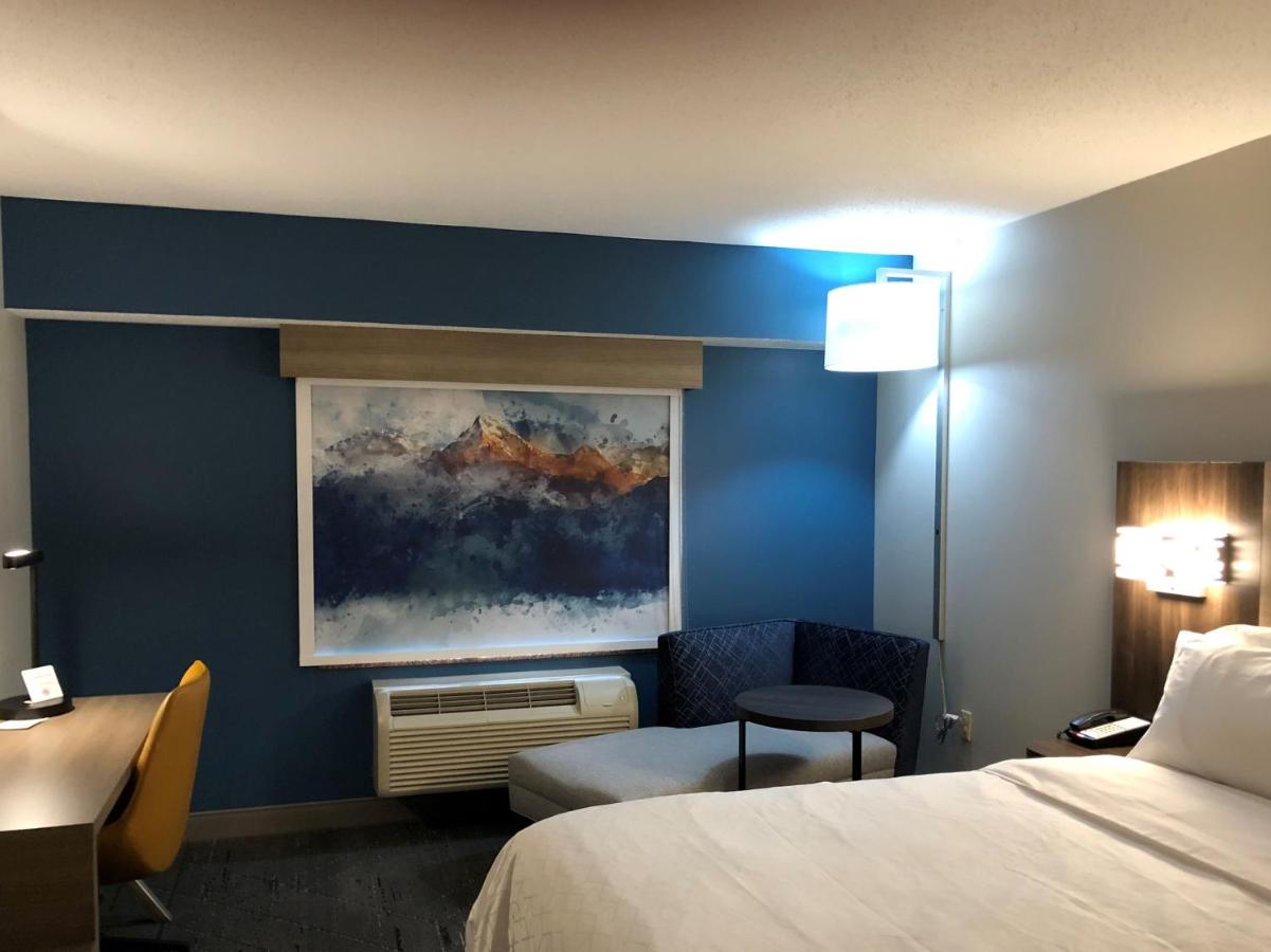 King Room at Holiday Inn Express Hotel & Suites Donegal by IHG