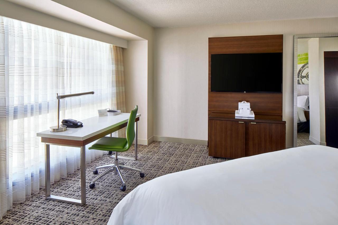 Deluxe Corner King Room at Renaissance Nashville Hotel