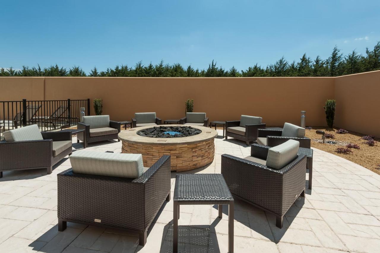 | Courtyard by Marriott Ardmore
