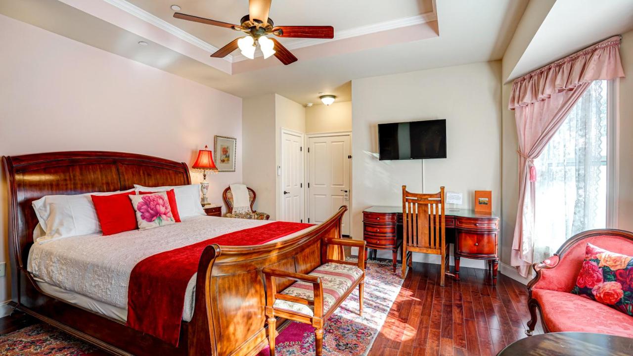 | The River Belle Inn