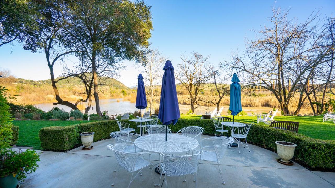 | The River Belle Inn