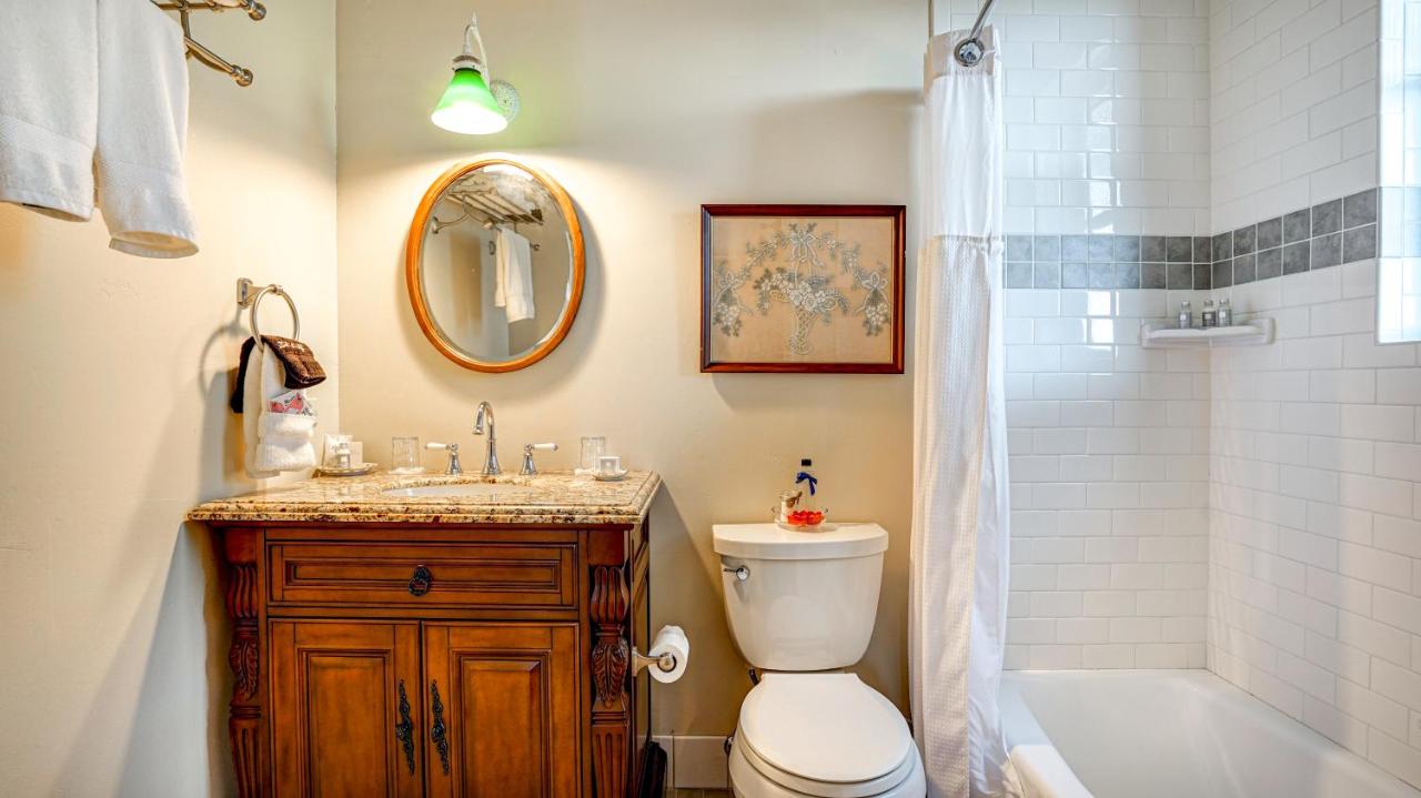 | The River Belle Inn