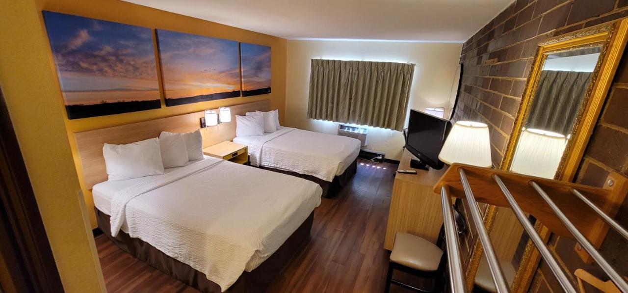 Double Room with Two Double Beds at Days Inn by Wyndham Rockford