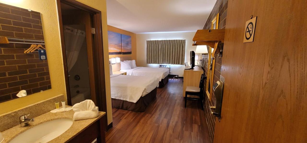 Double Room with Two Double Beds at Days Inn by Wyndham Rockford