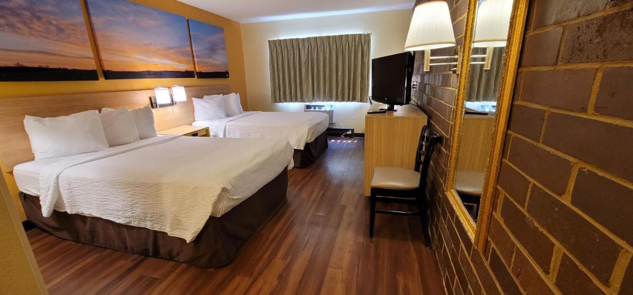 Double Room with Two Double Beds at Days Inn by Wyndham Rockford