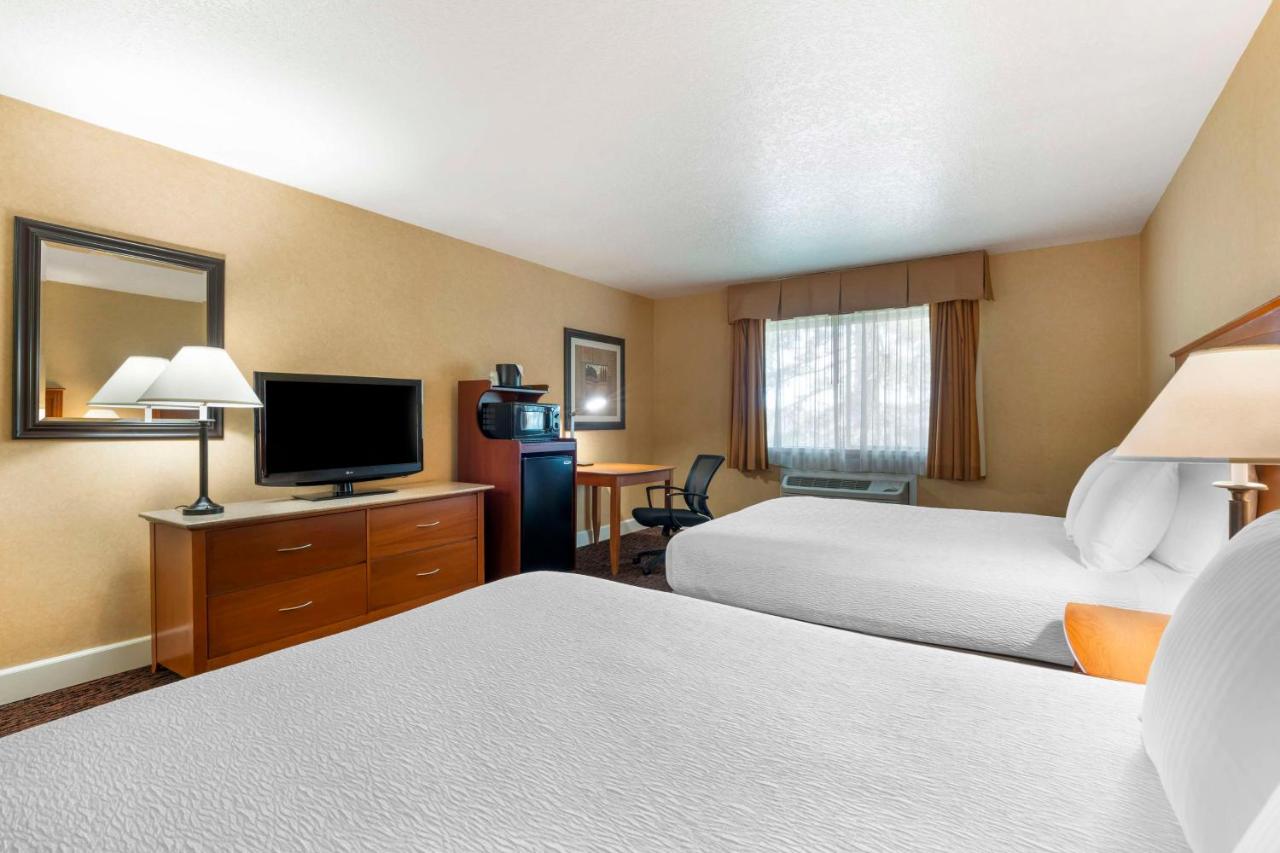 Deluxe Queen Room with Two Queen Beds - Non-Smoking at Best Western Plus Placerville Inn