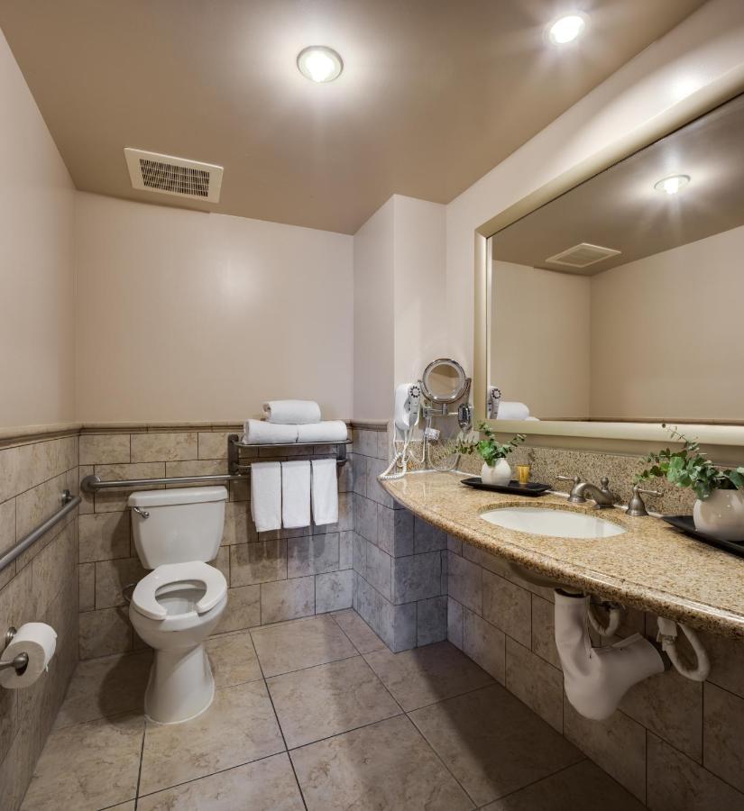 King Room - Disability Access at Ayres Hotel & Spa Mission Viejo – Lake Forest