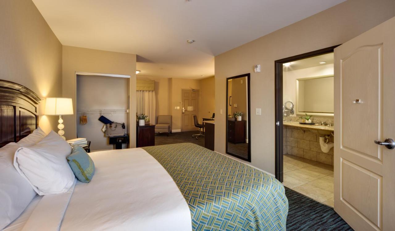 King Room - Disability Access at Ayres Hotel & Spa Mission Viejo – Lake Forest