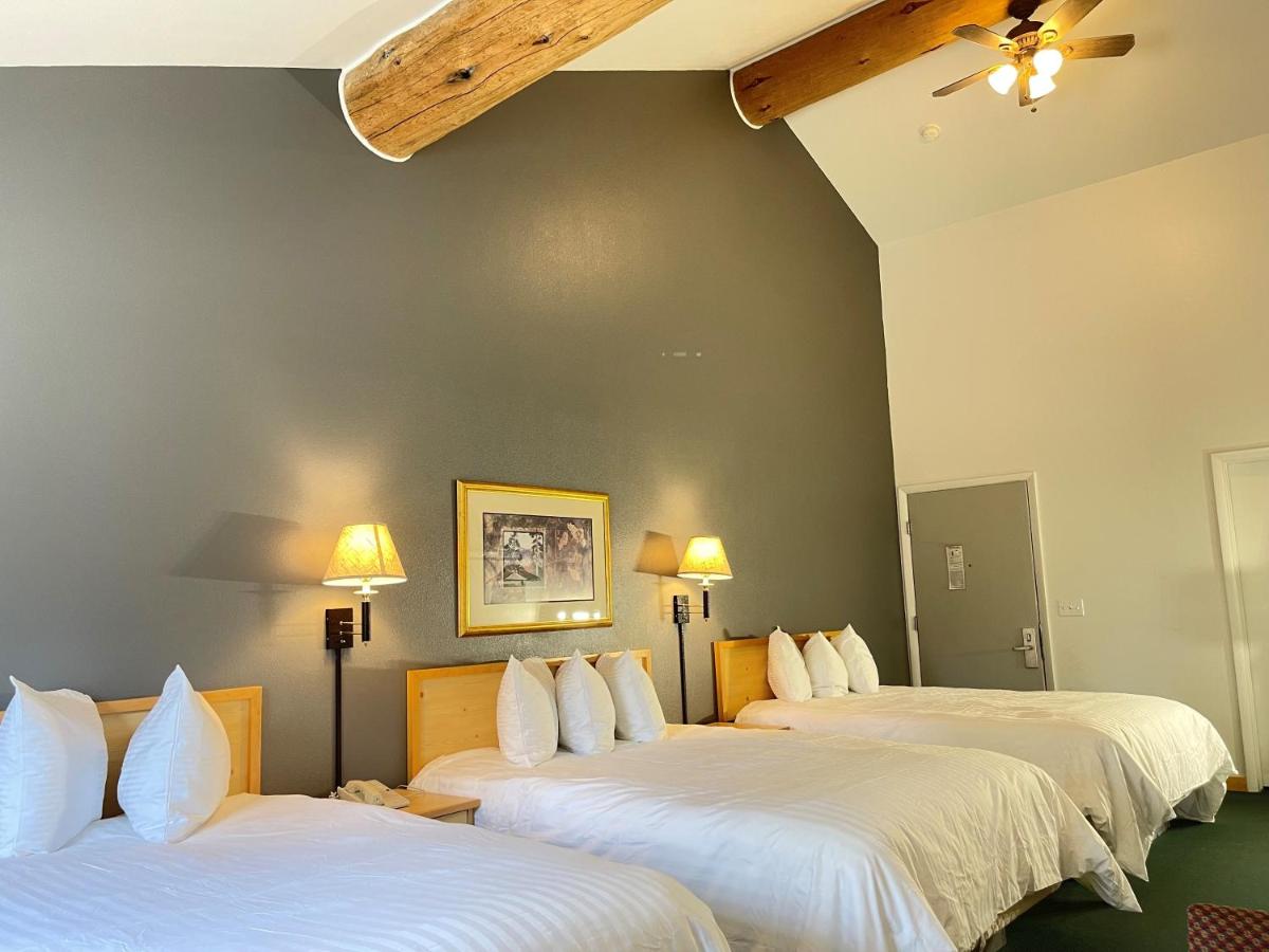 | Moose Creek Lodge & Suites