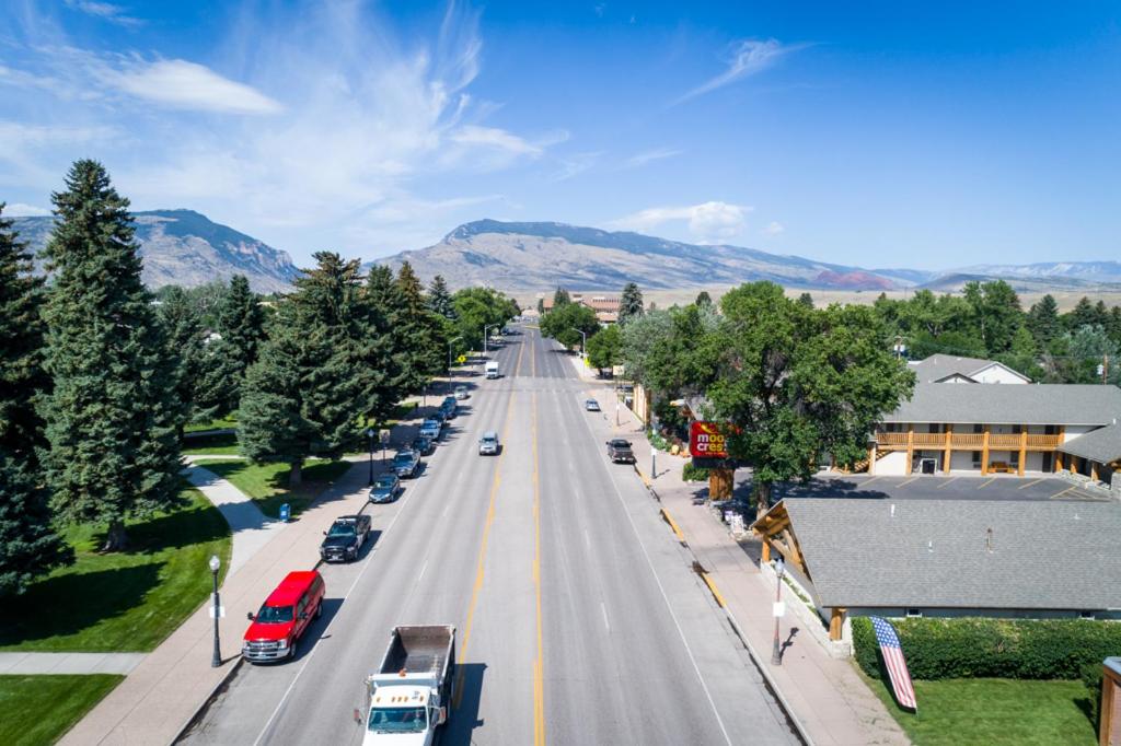 | Moose Creek Lodge & Suites