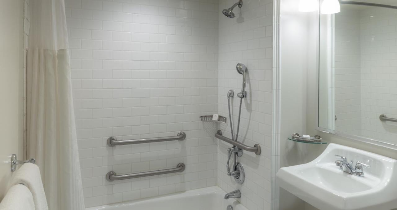 | Portola Hotel & Spa