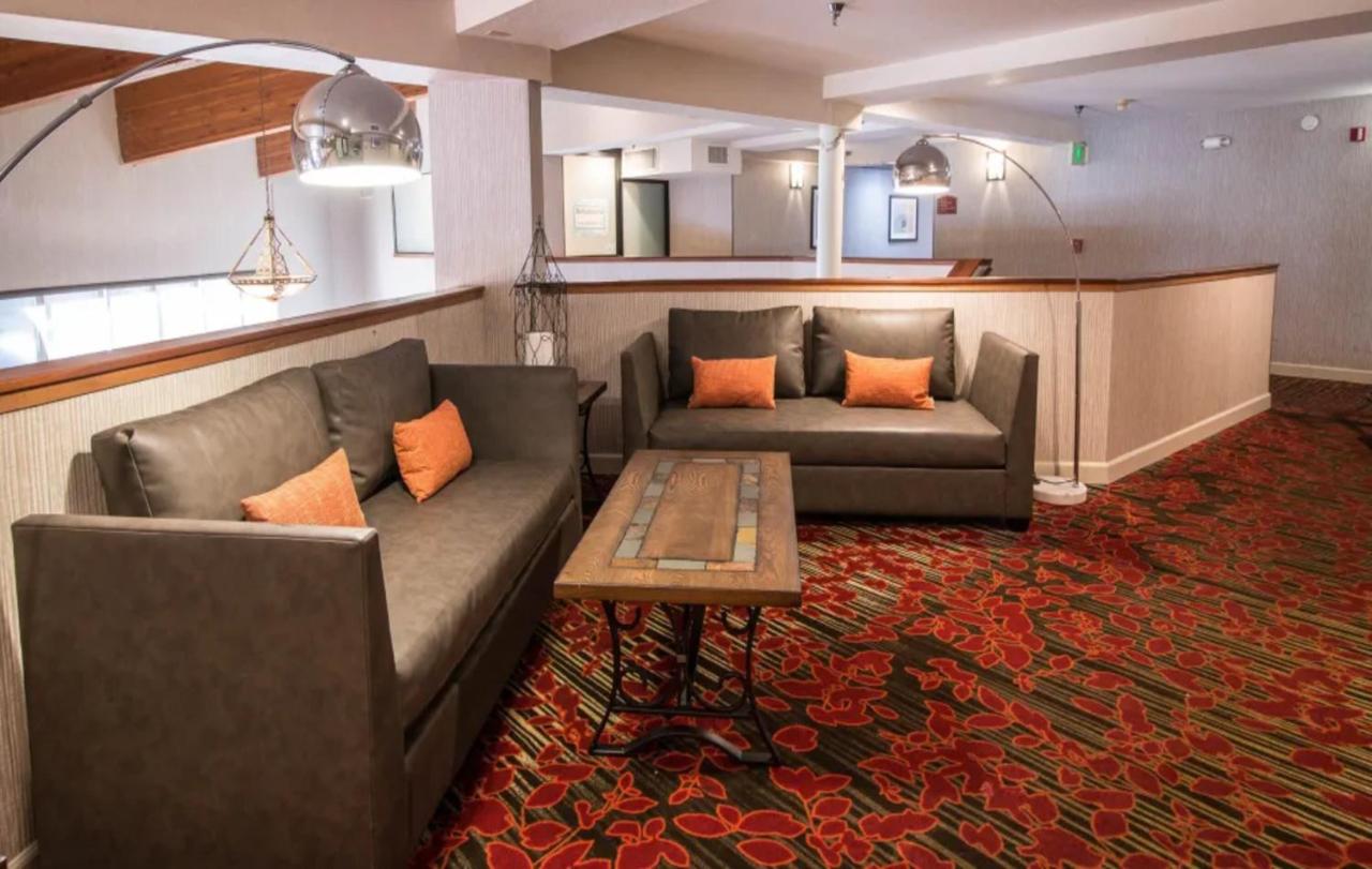 Empeiria High Sierra Hotel