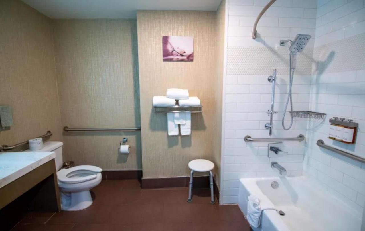 Deluxe King Room with Bath Tub - Mobility Access at Empeiria High Sierra Hotel