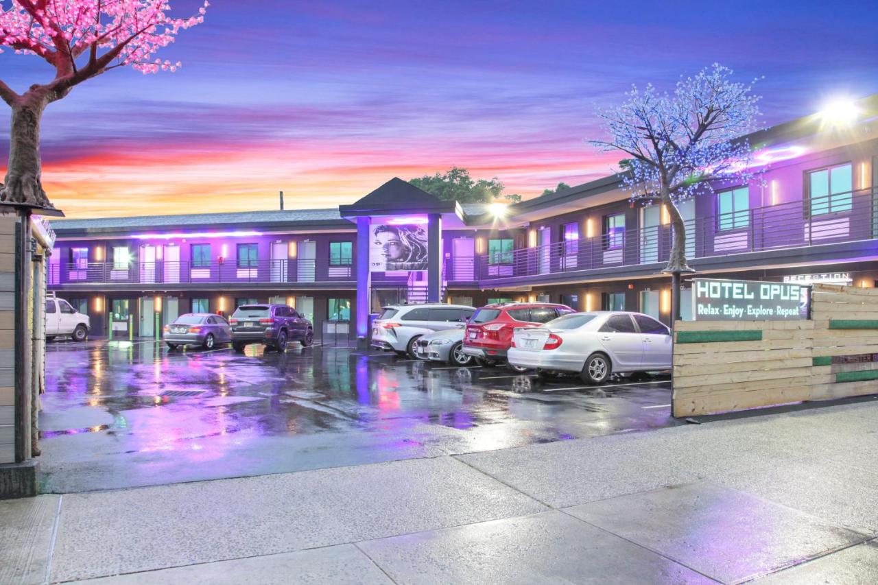  | Hotel OPUS Bronx Near Bay Plaza Mall