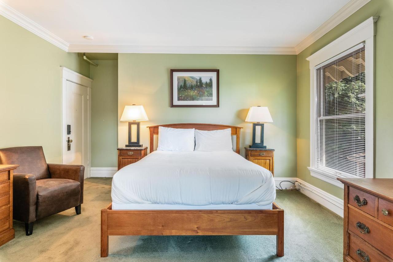 | Seattle Gaslight Inn