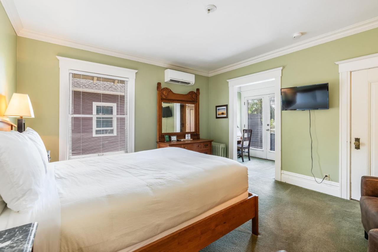 | Seattle Gaslight Inn