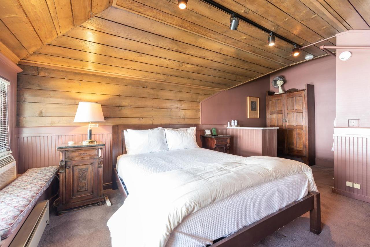 | Seattle Gaslight Inn