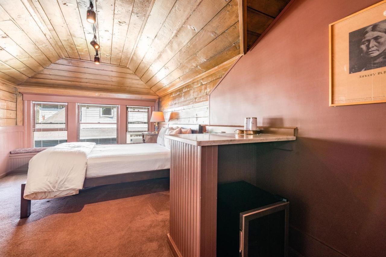 | Seattle Gaslight Inn