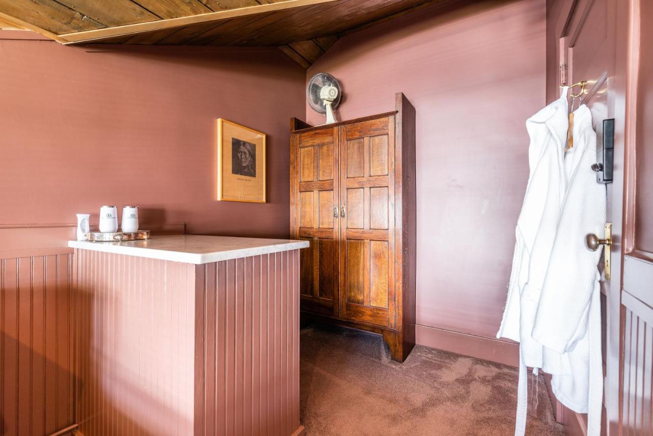 | Seattle Gaslight Inn