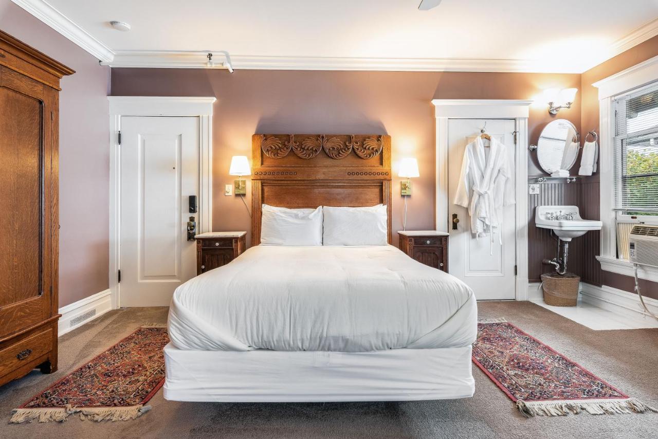 | Seattle Gaslight Inn