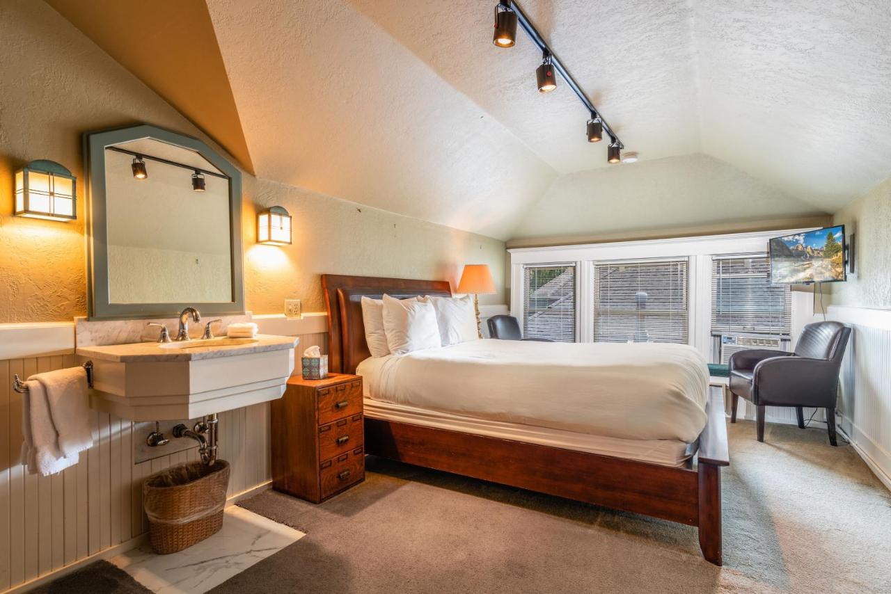 | Seattle Gaslight Inn
